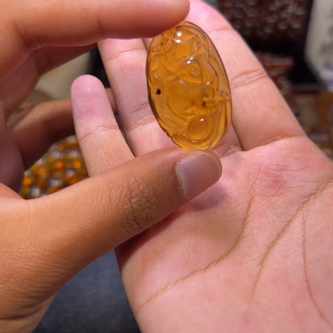 琥珀未镶嵌颈饰鼠来宝