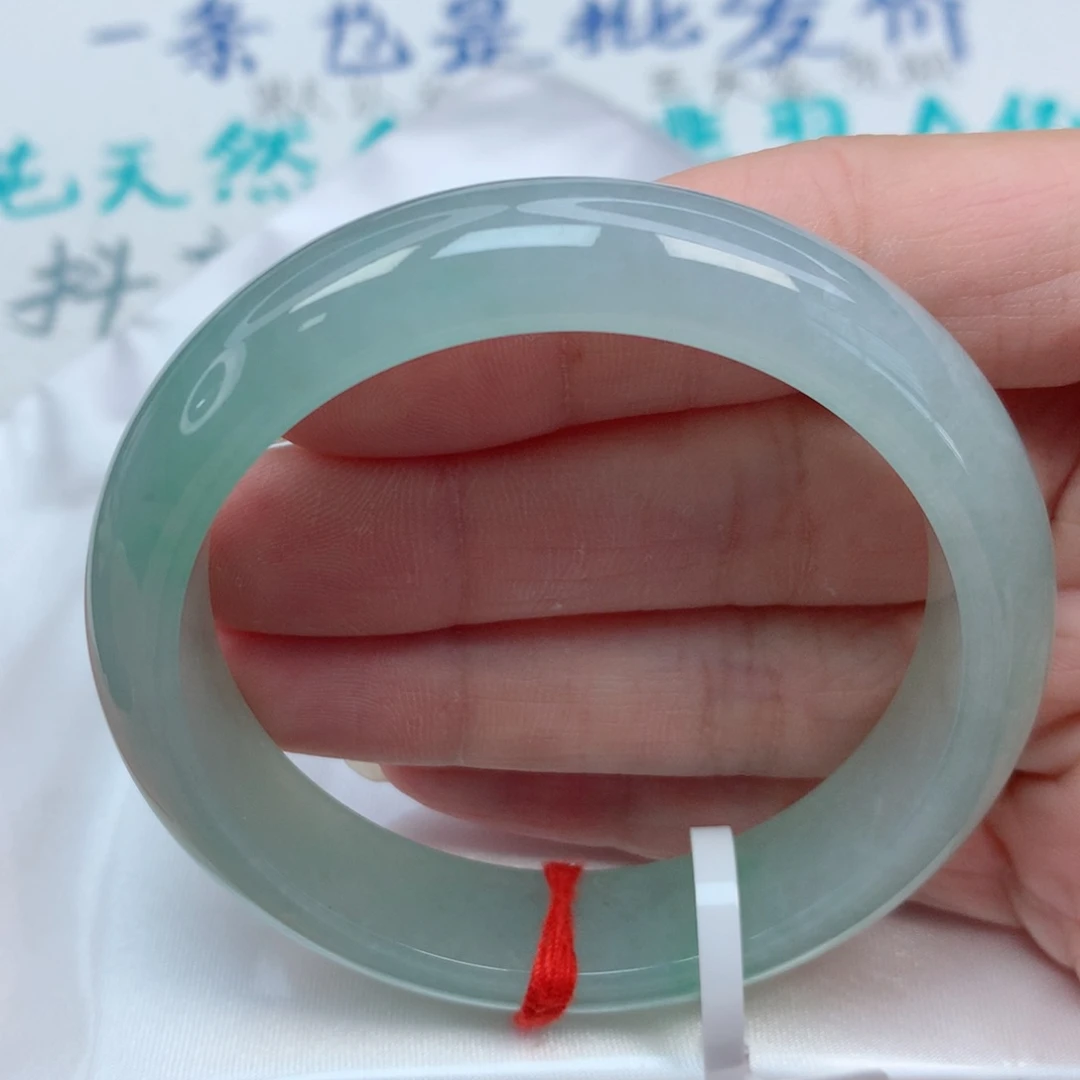 翡翠手镯未镶嵌53.3圈 淡绿底 冰润感