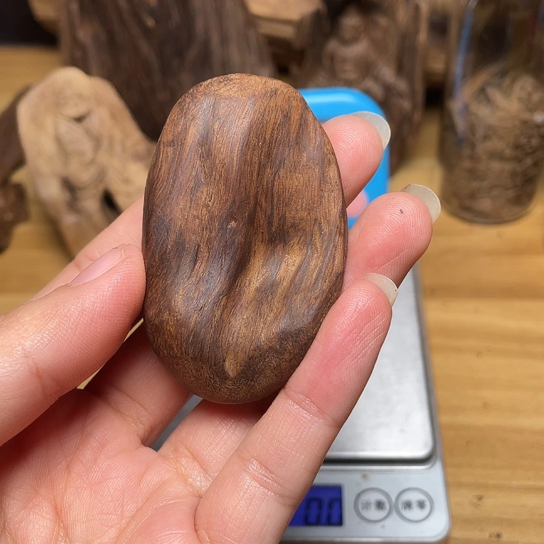 钟***哥沉香达拉干留疤吊坠15.8克