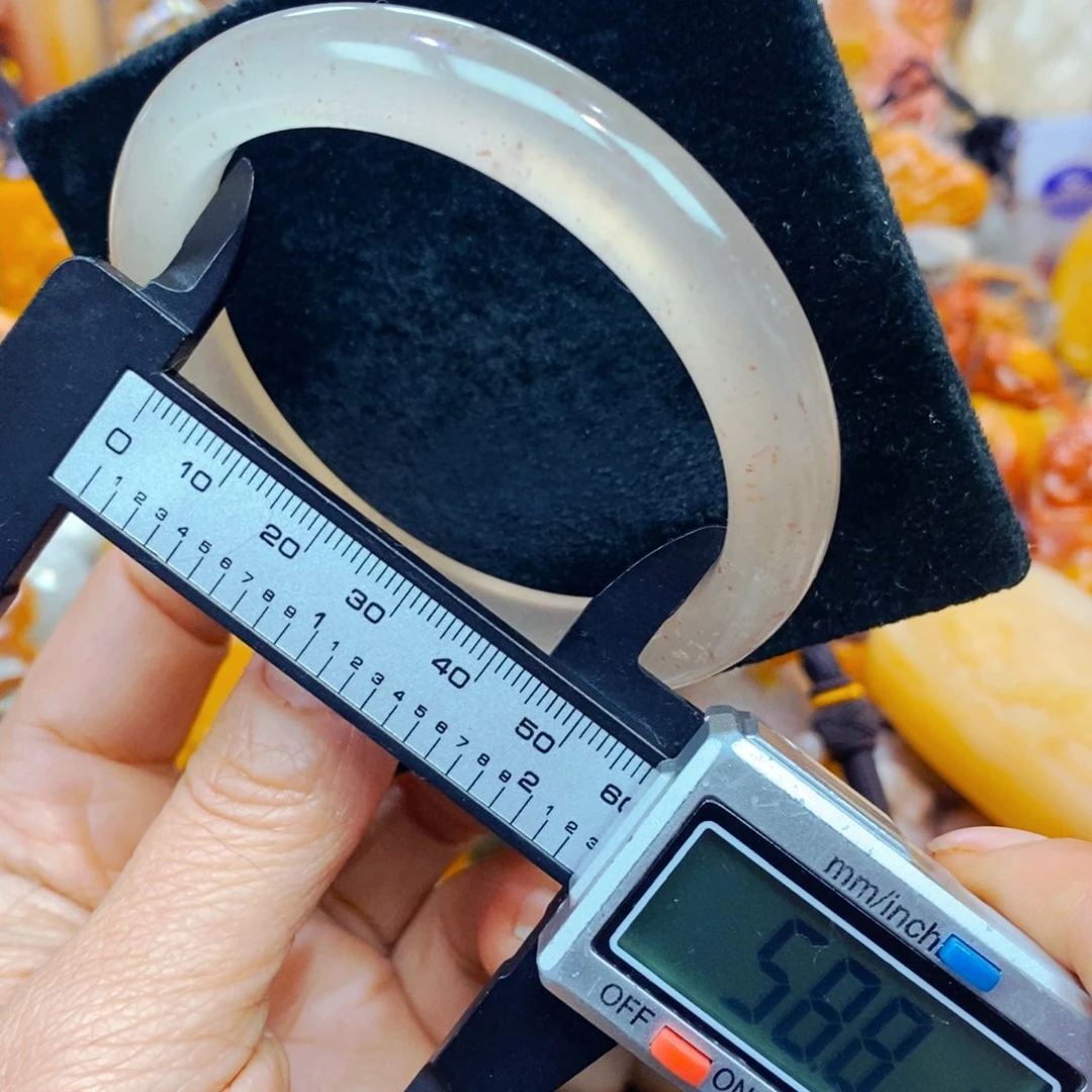 未镶嵌石英质玉（黄龙玉）颈饰