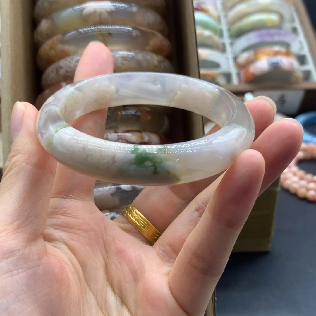 【闪购商品】玛瑙/玉髓手镯未镶嵌七*?