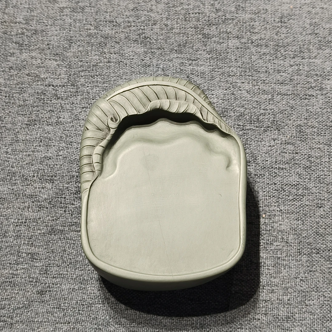 老坑洮砚，喇嘛崖鸭头绿老坑蕉叶砚，尺寸12*8.3*2.8厘米