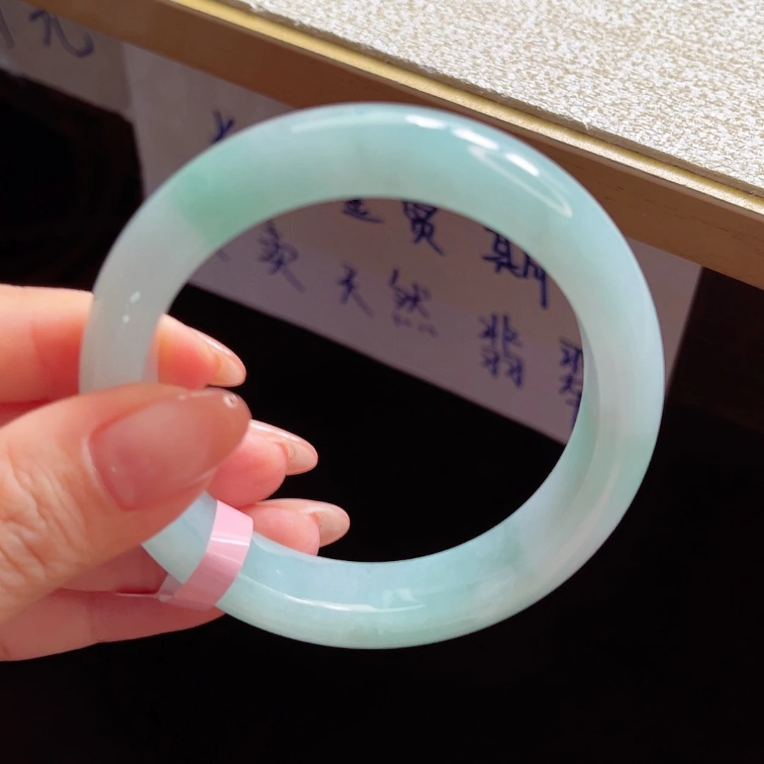 翡翠手镯未镶嵌手镯