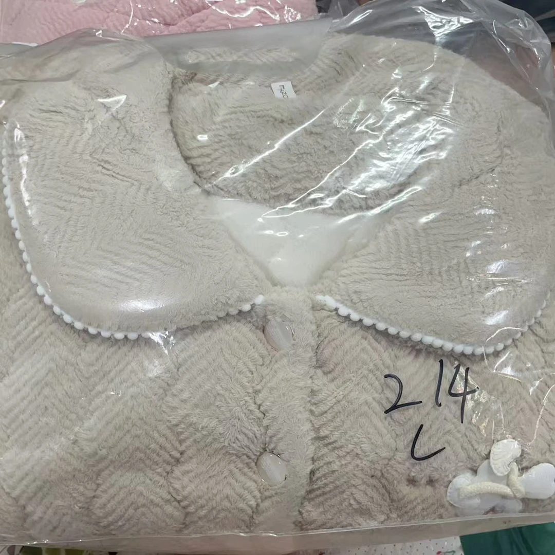 【214】冬季女士雪糕暖肤绒精品高货翻领三层夹棉加厚