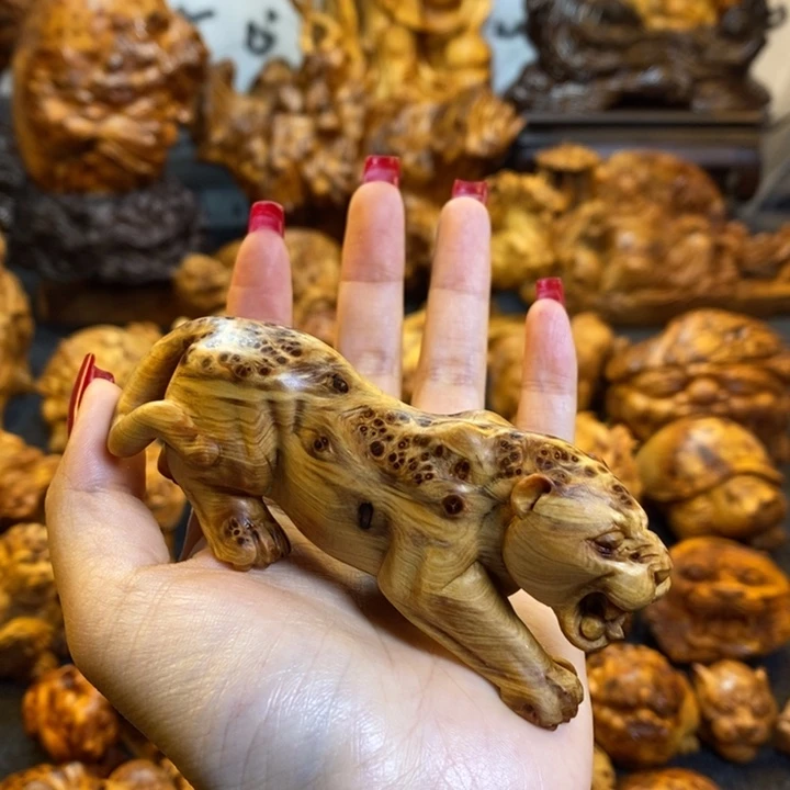 昊***局崖柏豹子手把件手把件手把件