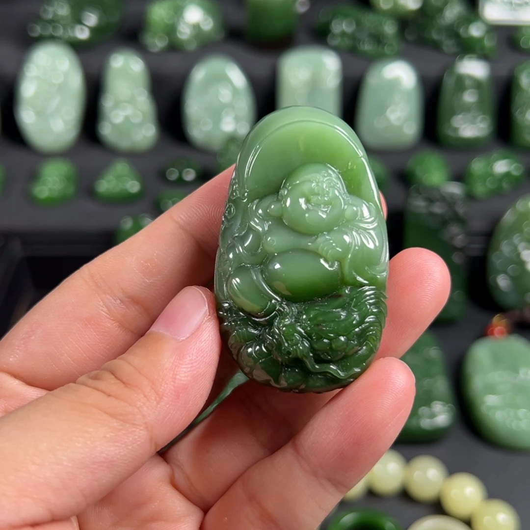 颈饰未镶嵌和田玉（碧玉）