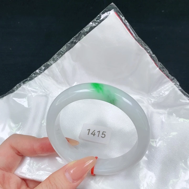 翡翠手镯未镶嵌天然翡翠手镯04