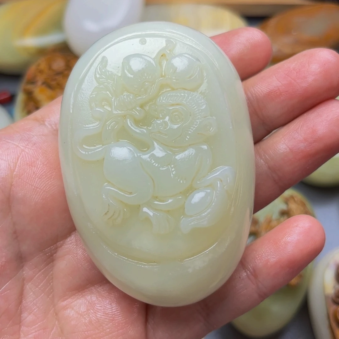 石材方解石手把件猴