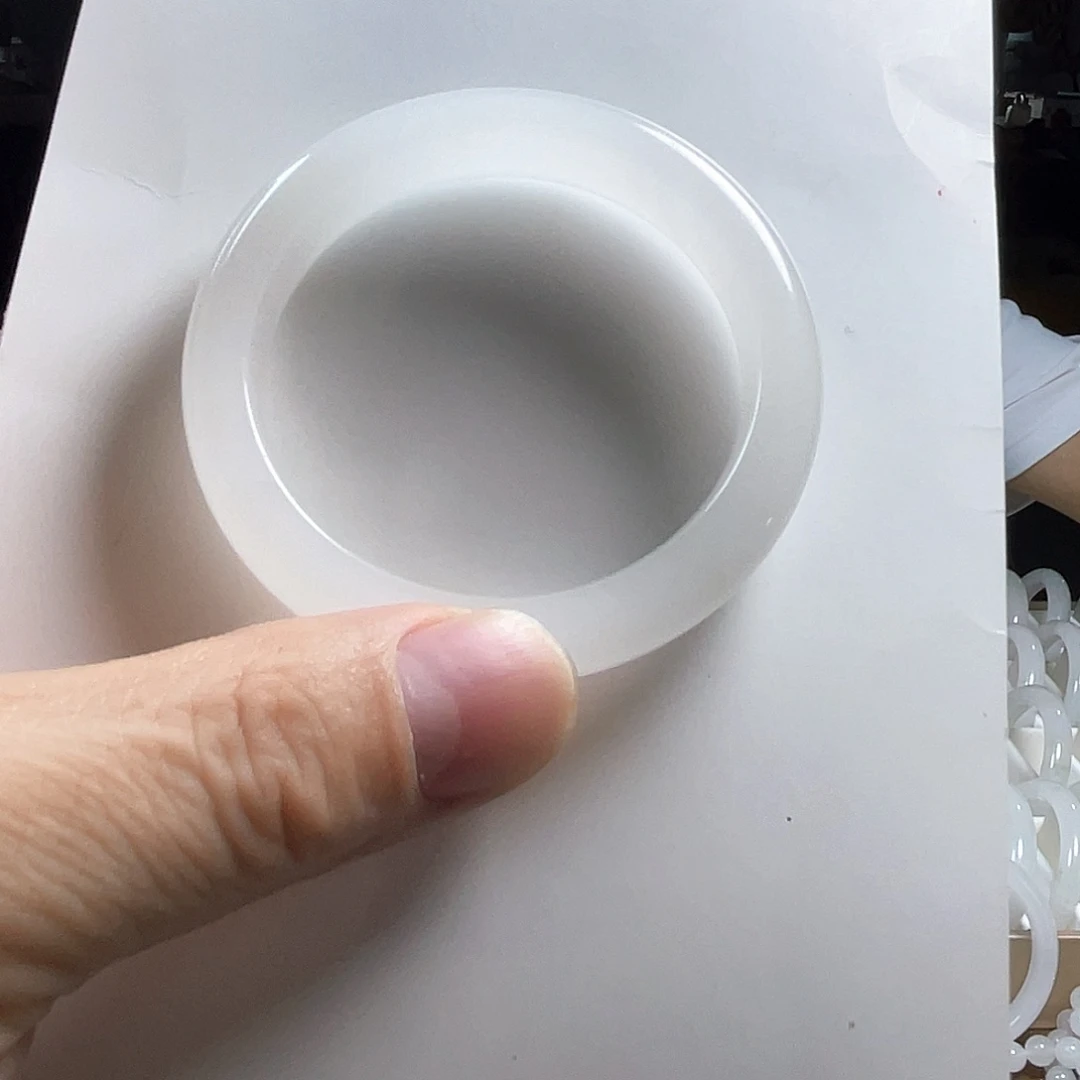 石英质玉（天山翠）手镯未镶嵌