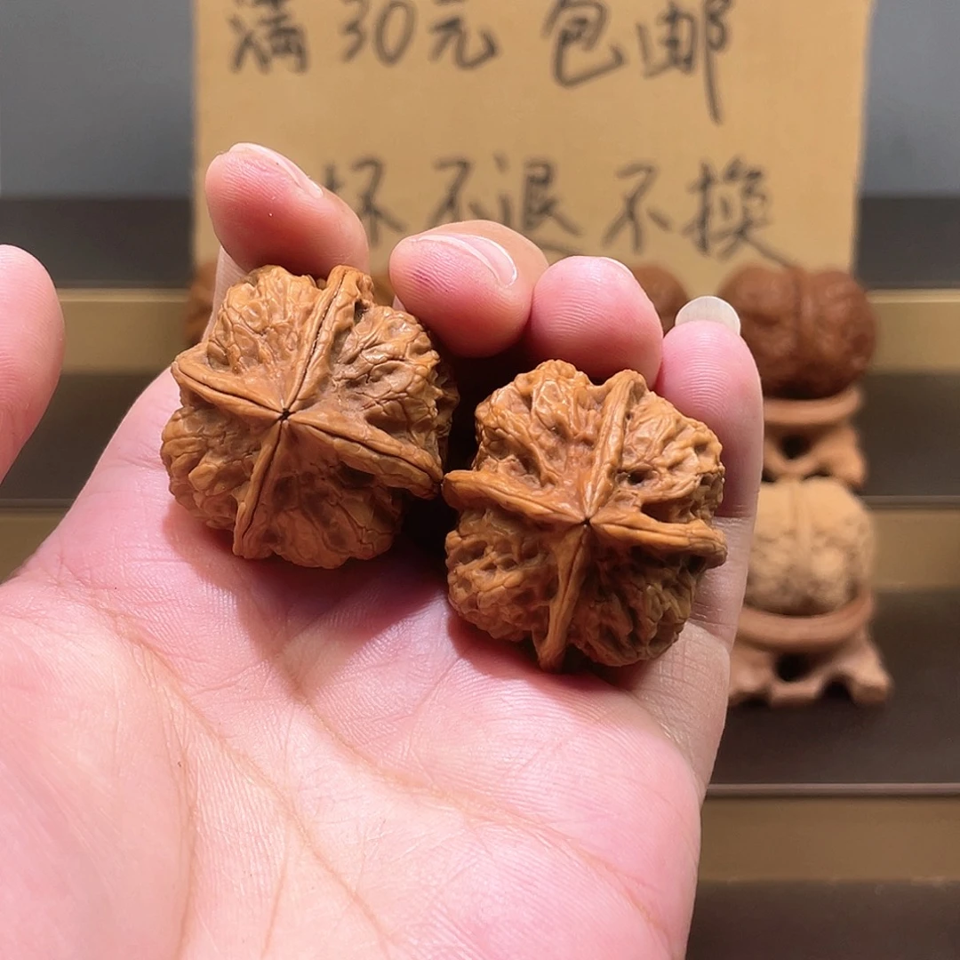 文玩核桃把件飘雪