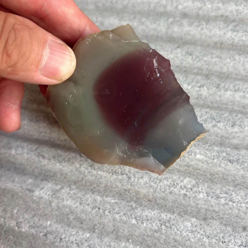 秦紫玉原石192g，可出货。