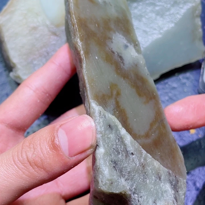 和田玉未镶嵌珠宝半成品