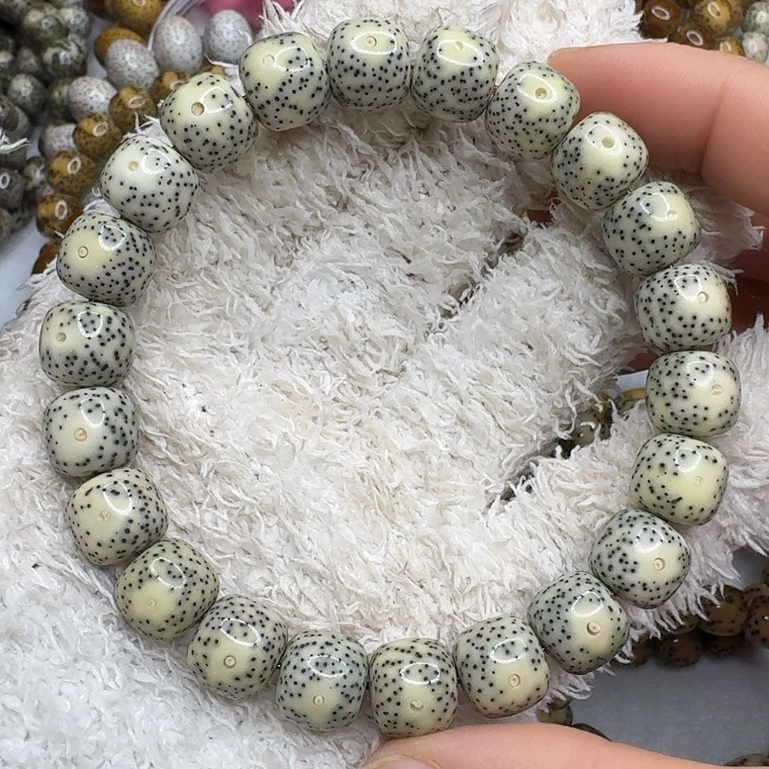 手串星月菩提11足尺老型黄金瞳老料黑星石玉