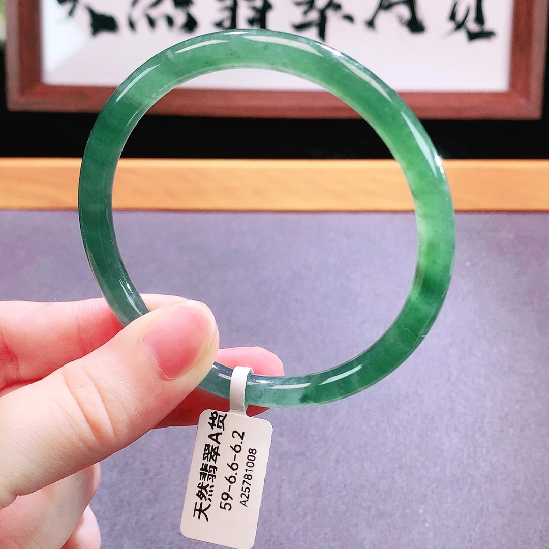 翡翠手镯未镶嵌天然翡翠