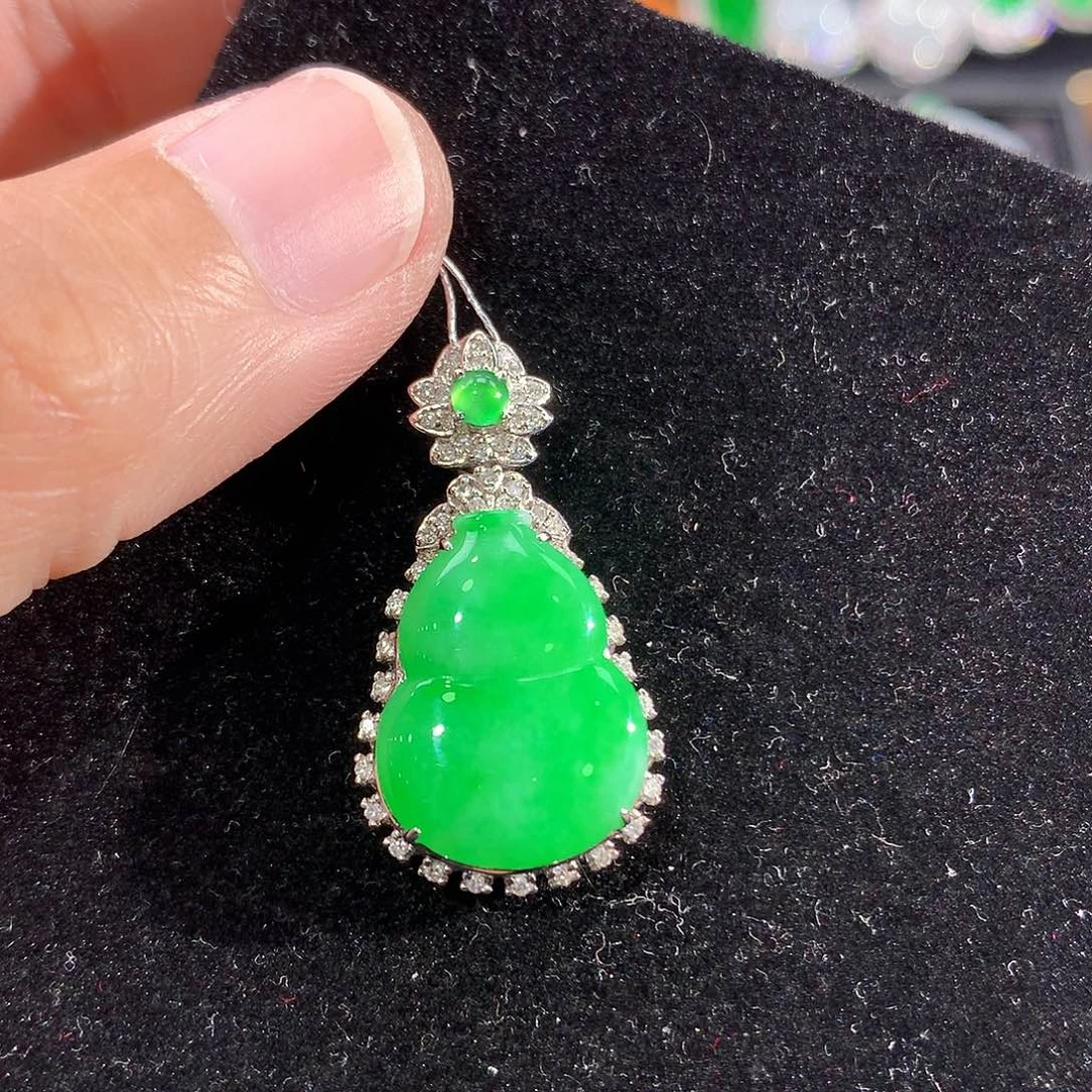 翡翠18K金镶嵌颈饰