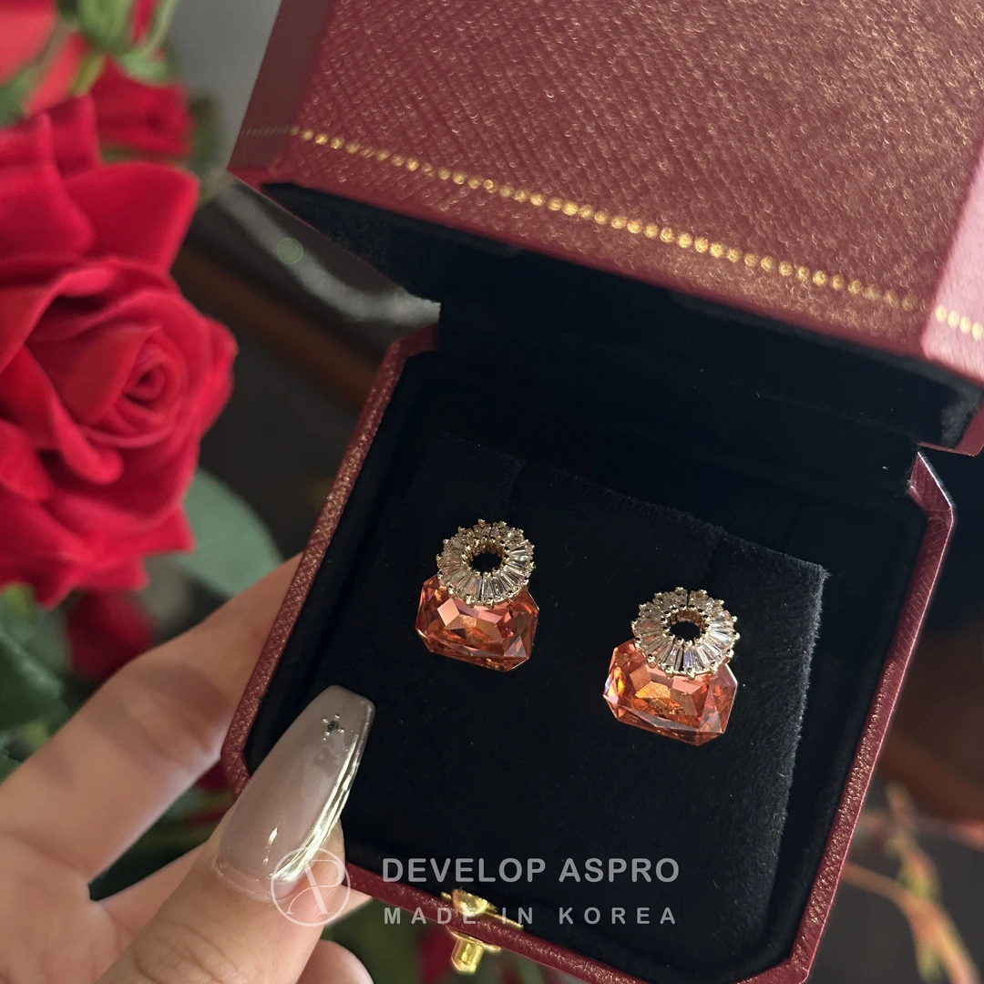 铜合金耳饰 【现货】2025韩国气质复古轻奢耳钉SP225