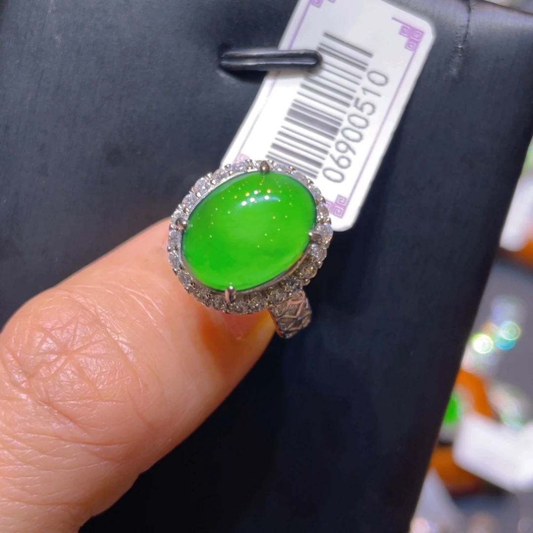 翡翠未镶嵌颈饰戒指