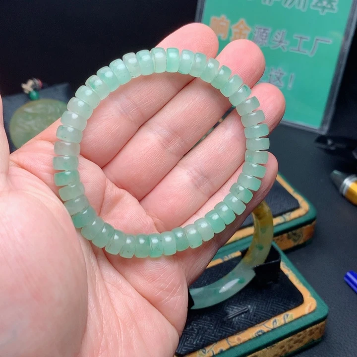 石英质玉未镶嵌颈饰