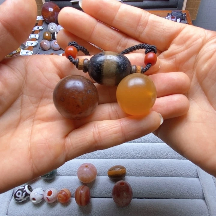 四***具玛瑙/玉髓颈饰未镶嵌