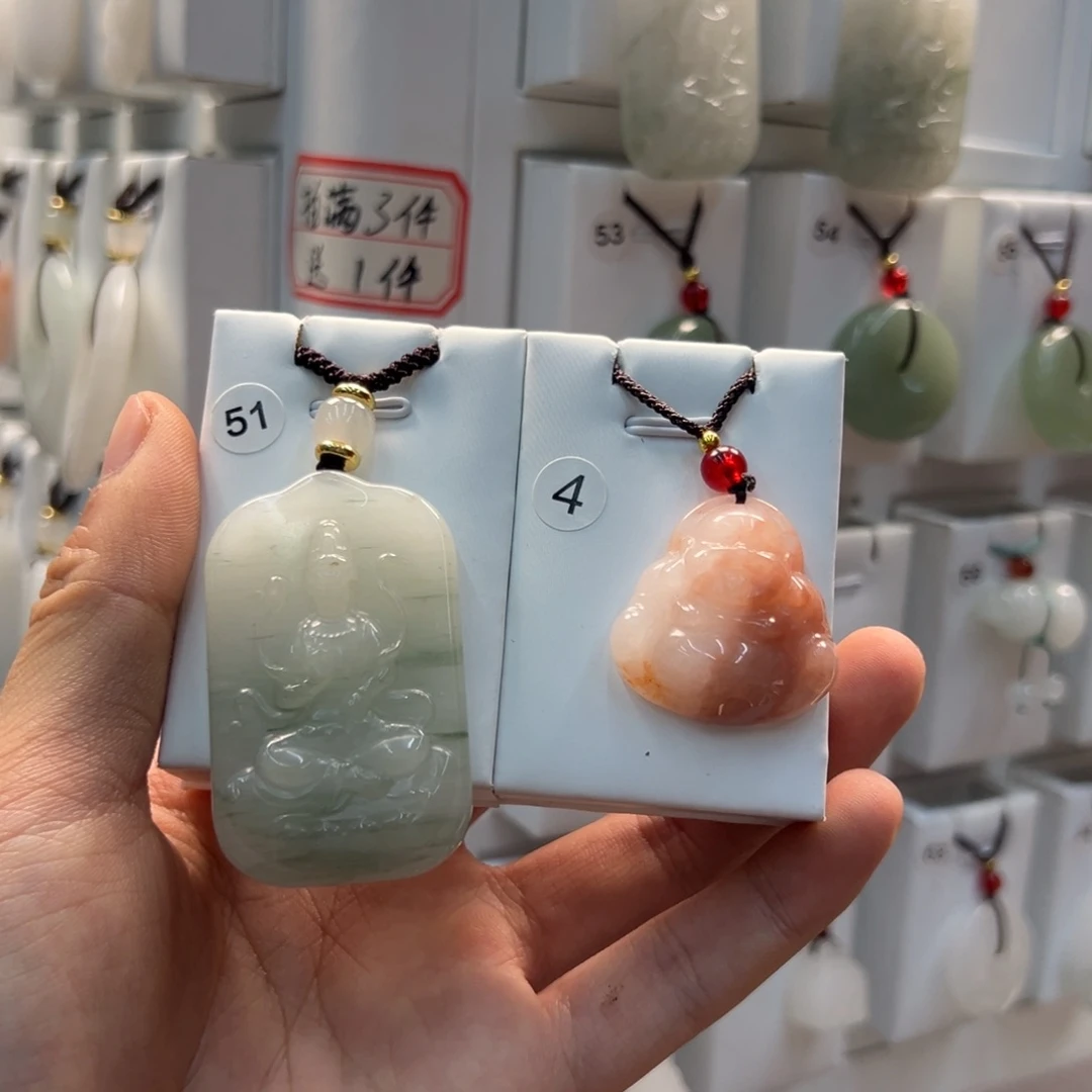 胖****石英质玉（非洲翠）合金颈饰