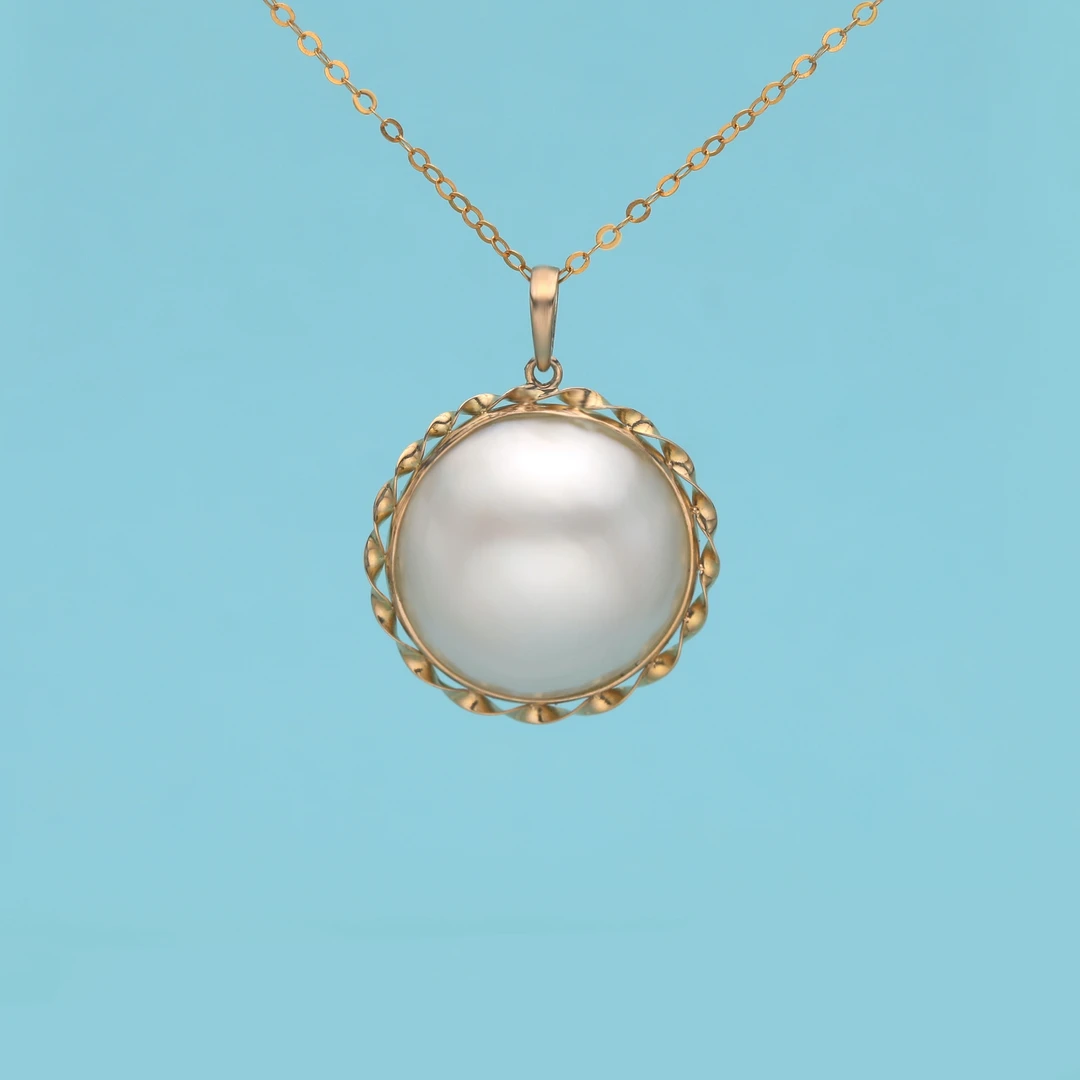 【源头】芈伽勒麻花包边白马贝吊坠 C094