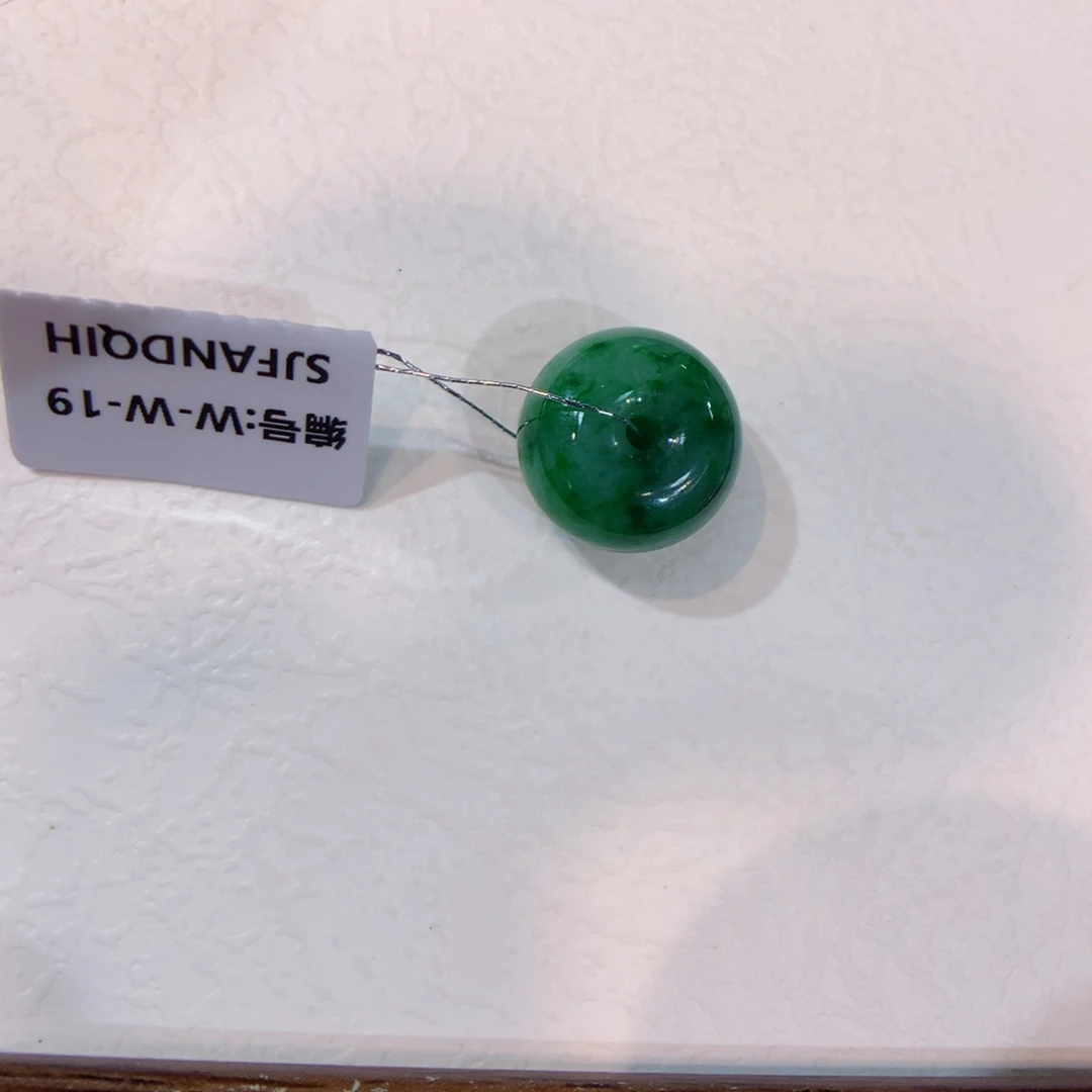 翡翠未镶嵌颈饰肉扣