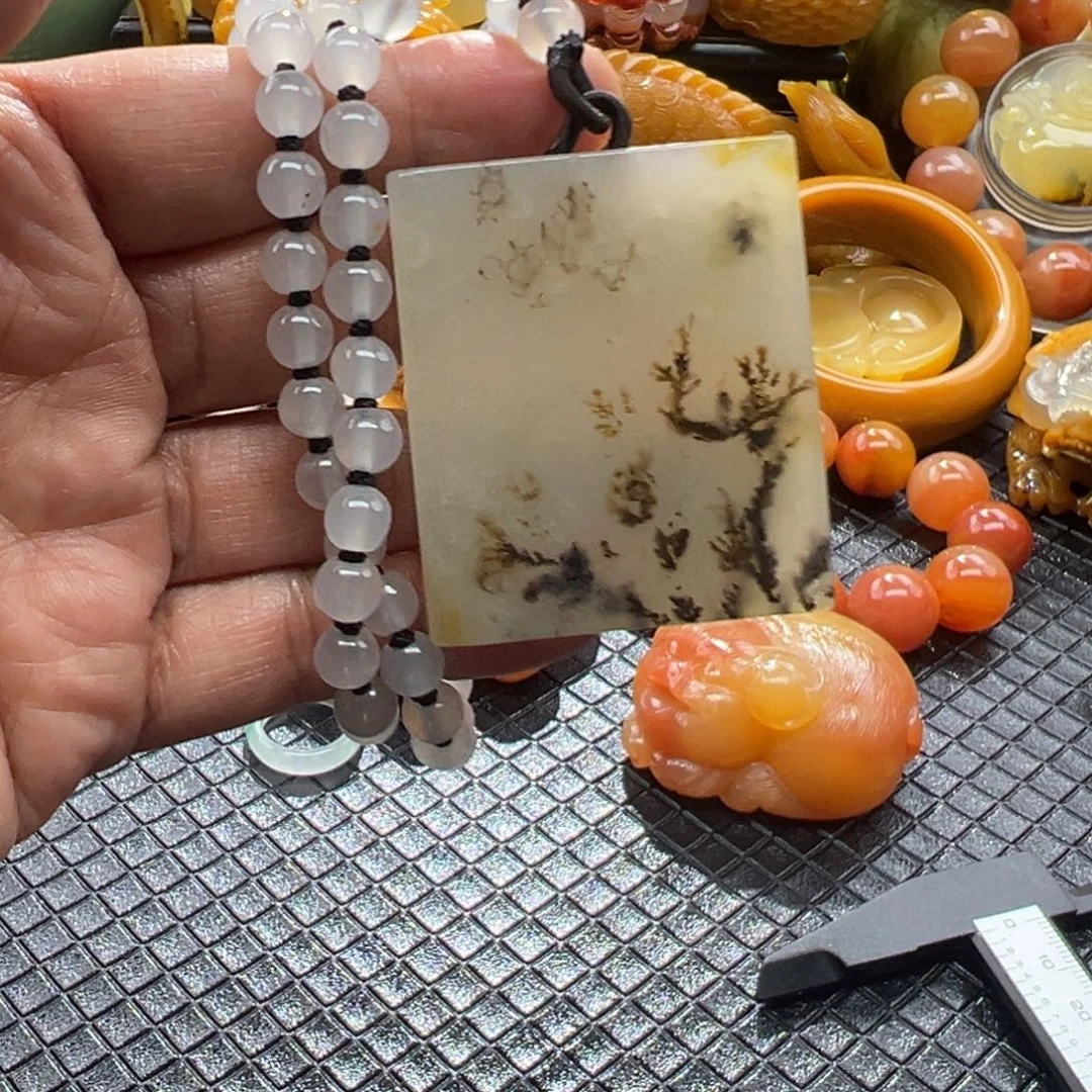 石英质玉未镶嵌颈饰