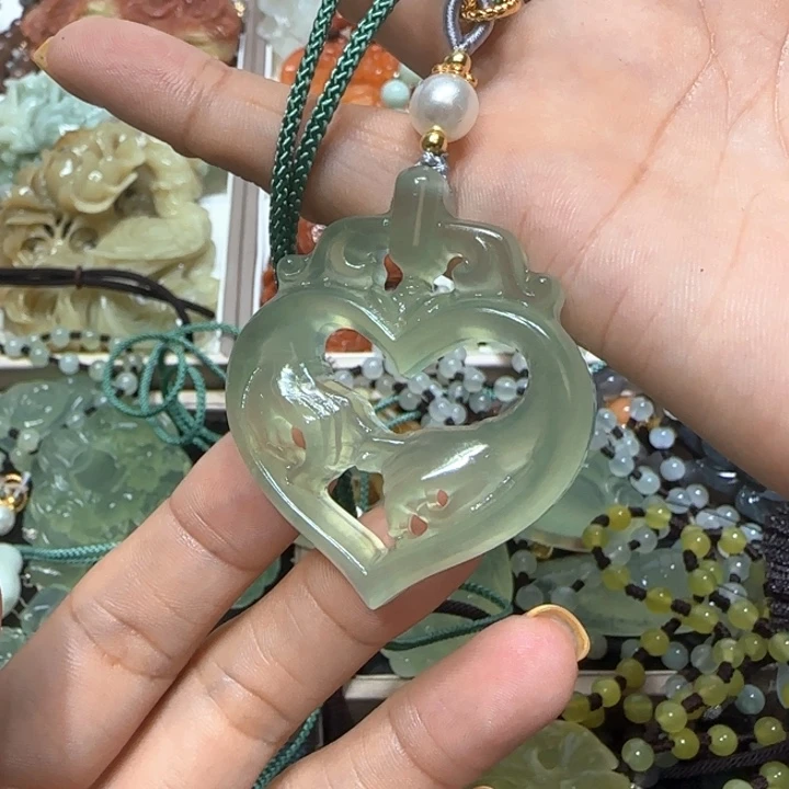 蛇纹石玉未镶嵌吊坠