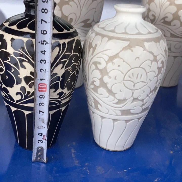 瓷片磁州窑黑白刻梅瓶一对，白色微瑕疵