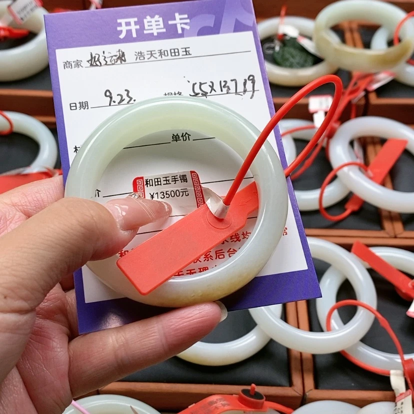 【闪购商品】未镶嵌手镯和田玉好**。