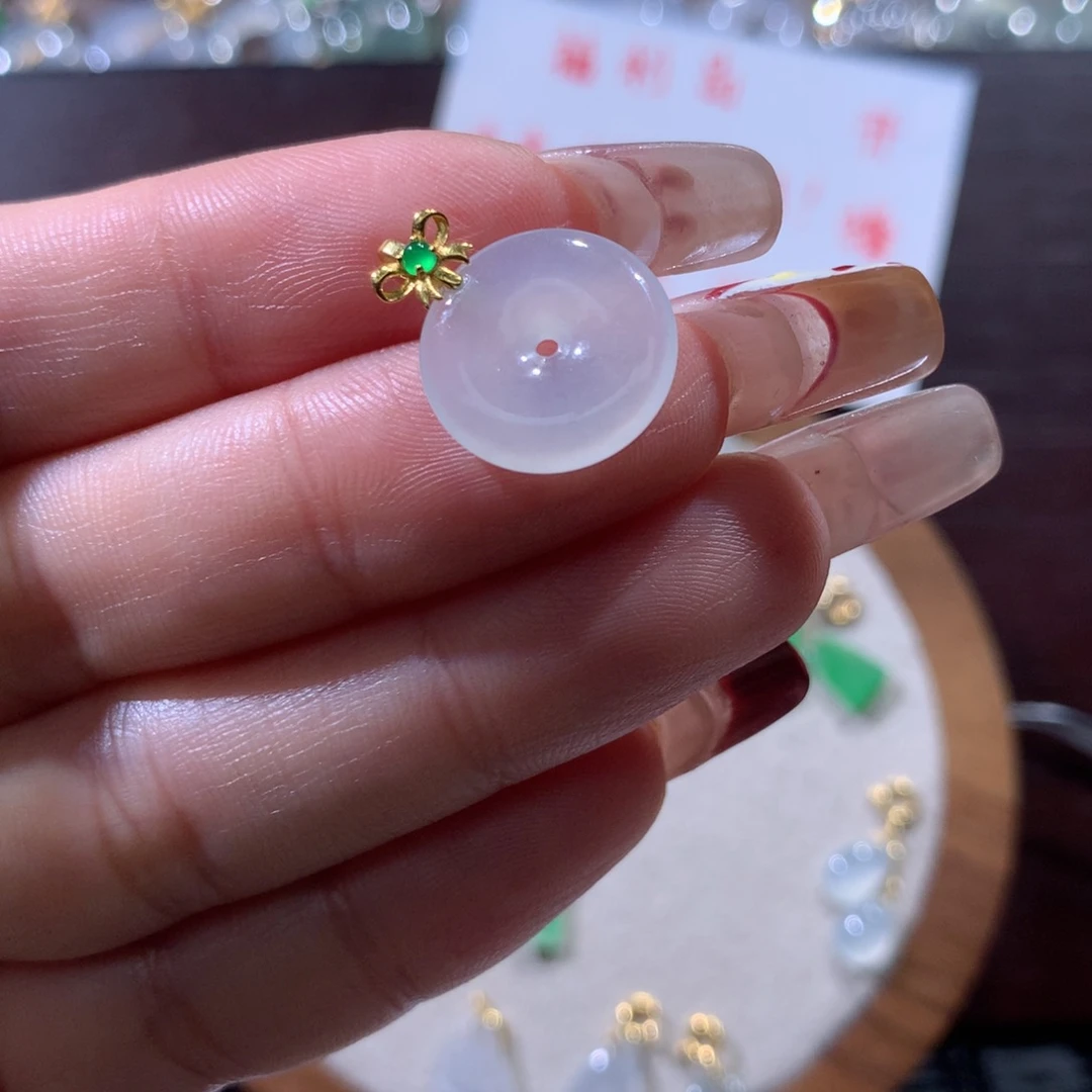 翡翠挂件18K金镶嵌翡翠