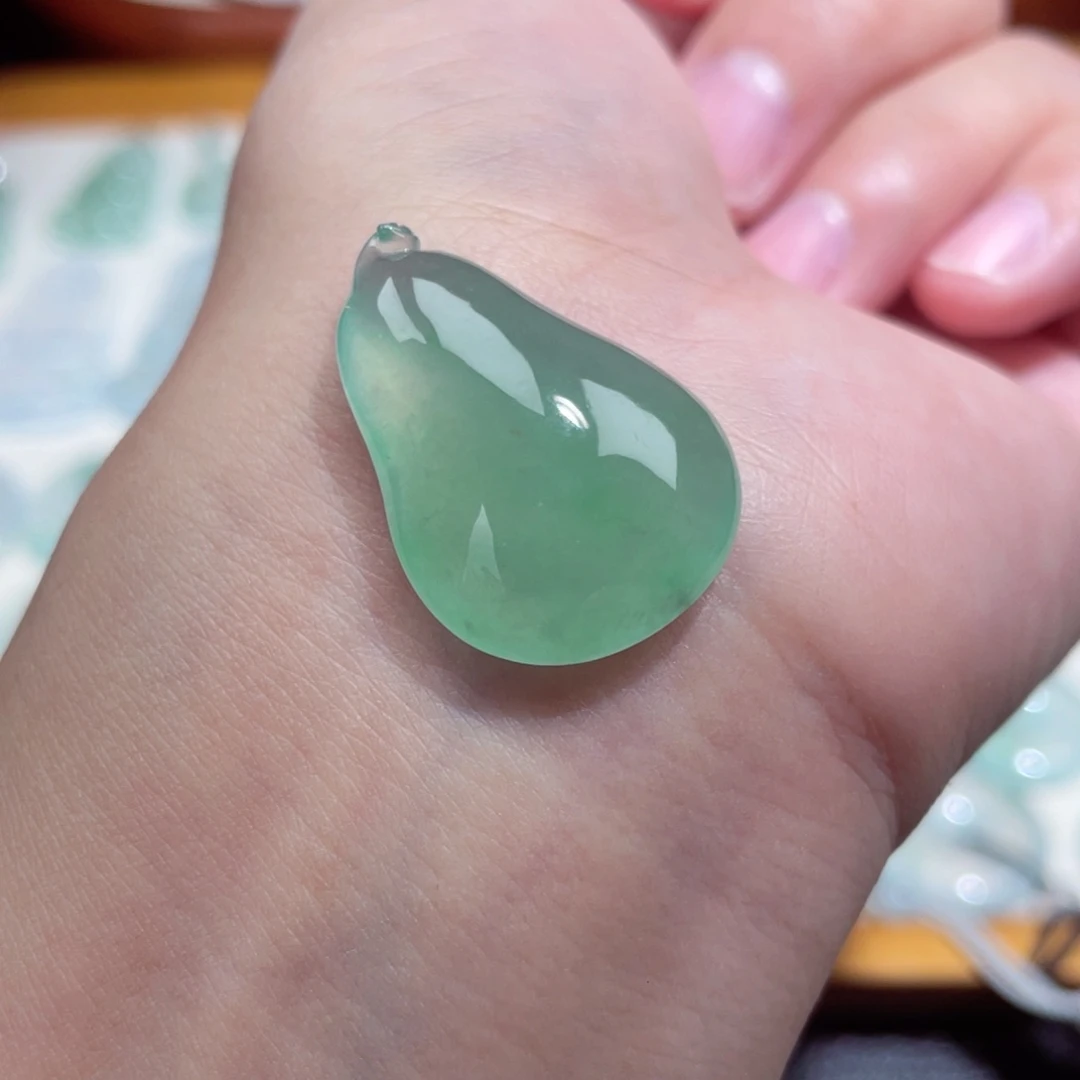 翡翠未镶嵌颈饰福瓜