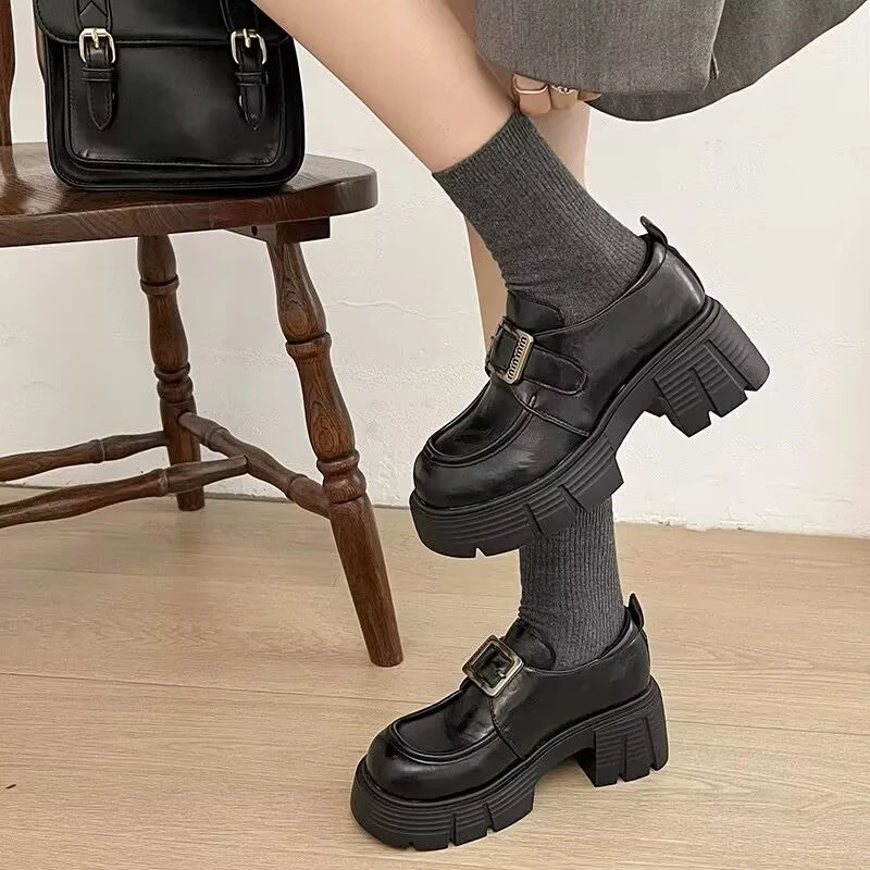 新款厚底皮带扣加绒乐福小皮鞋女