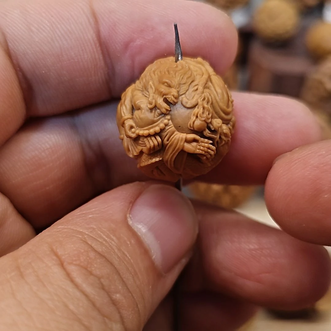 吊坠橄榄核猴头纯手工雕刻降龙伏虎