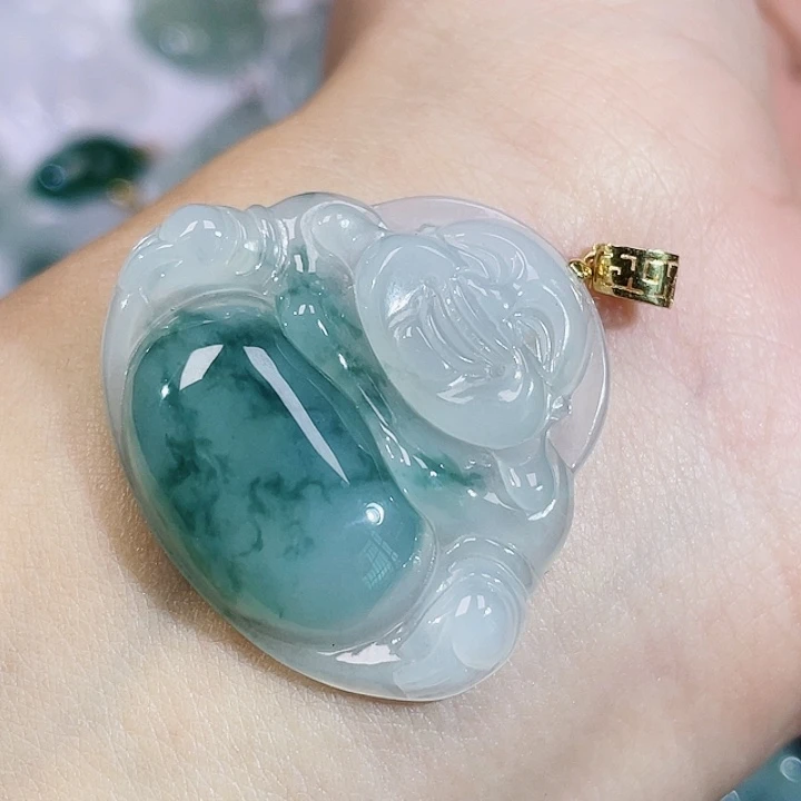 小***A翡翠18K金镶嵌颈饰佛公