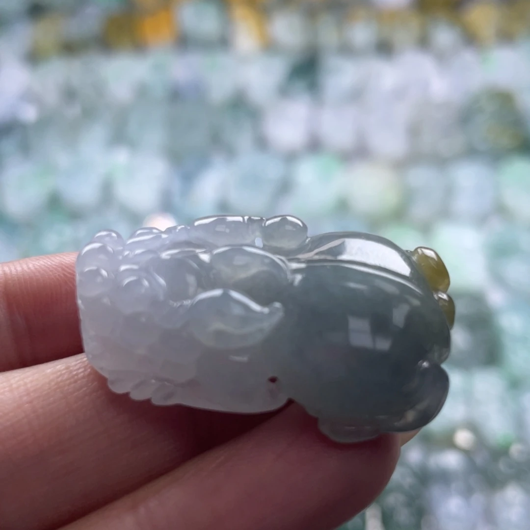 翡翠未镶嵌颈饰貔貅