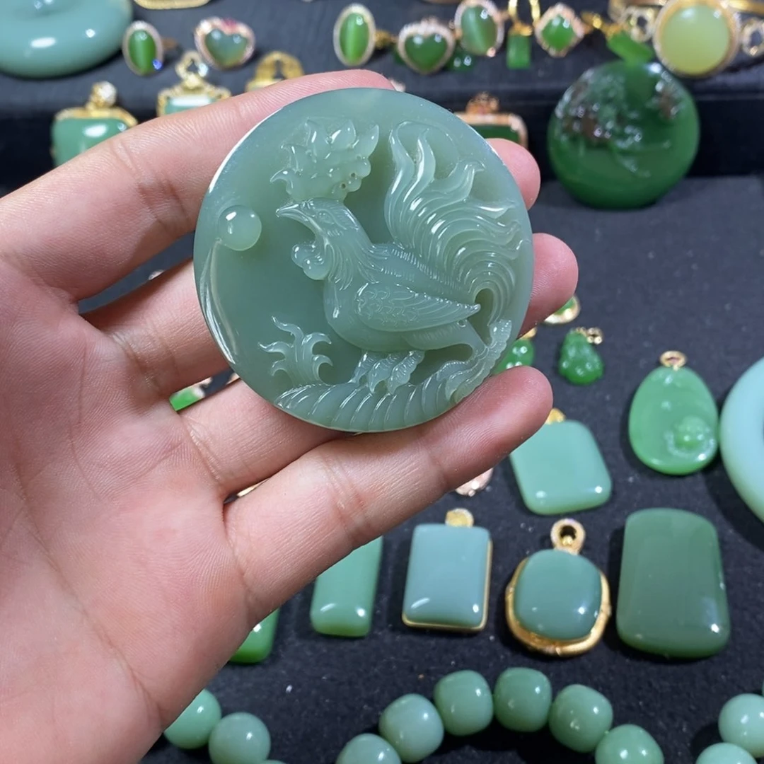 颈饰未镶嵌和田玉（碧玉）