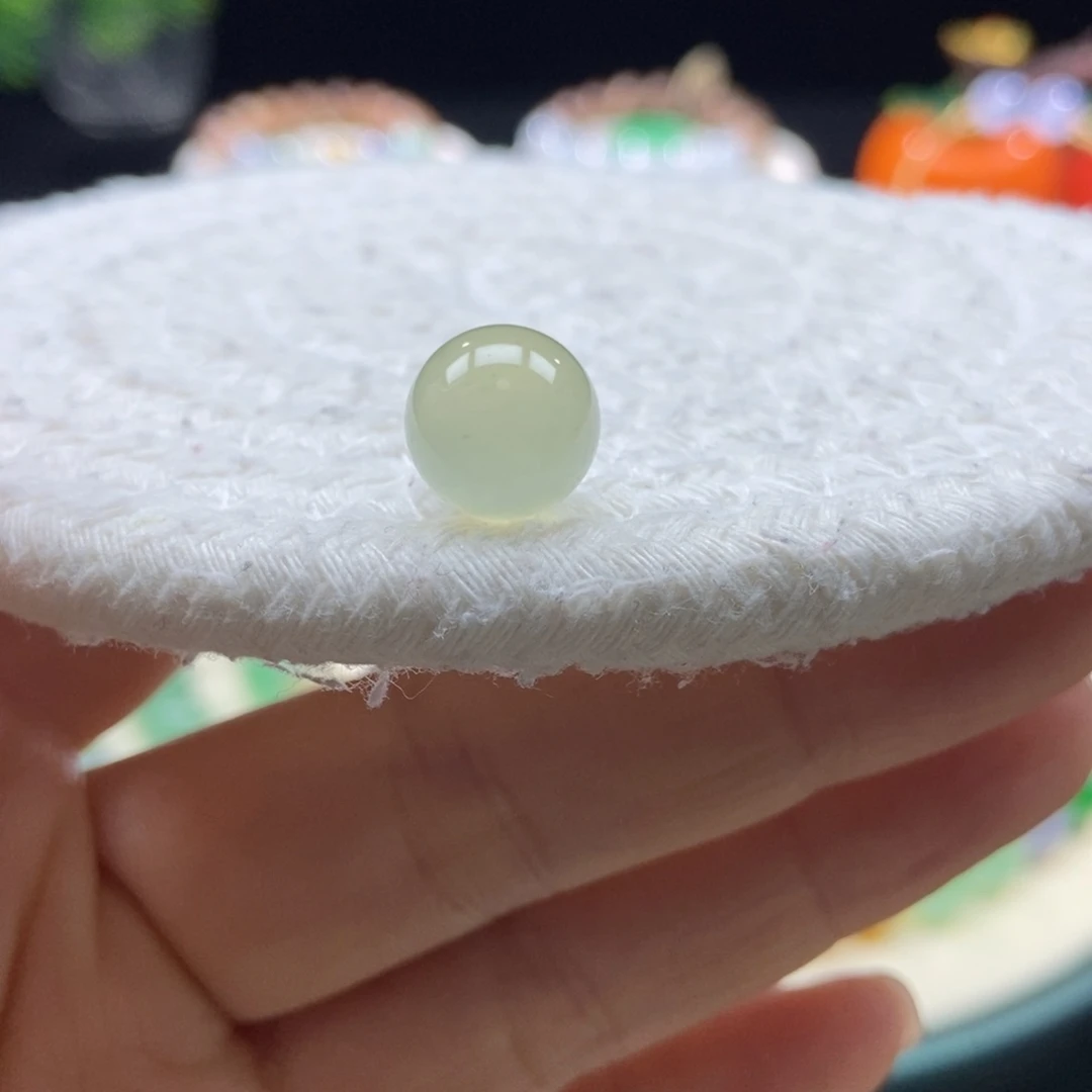 翡翠颈饰未镶嵌冰黄翡10.6mm
