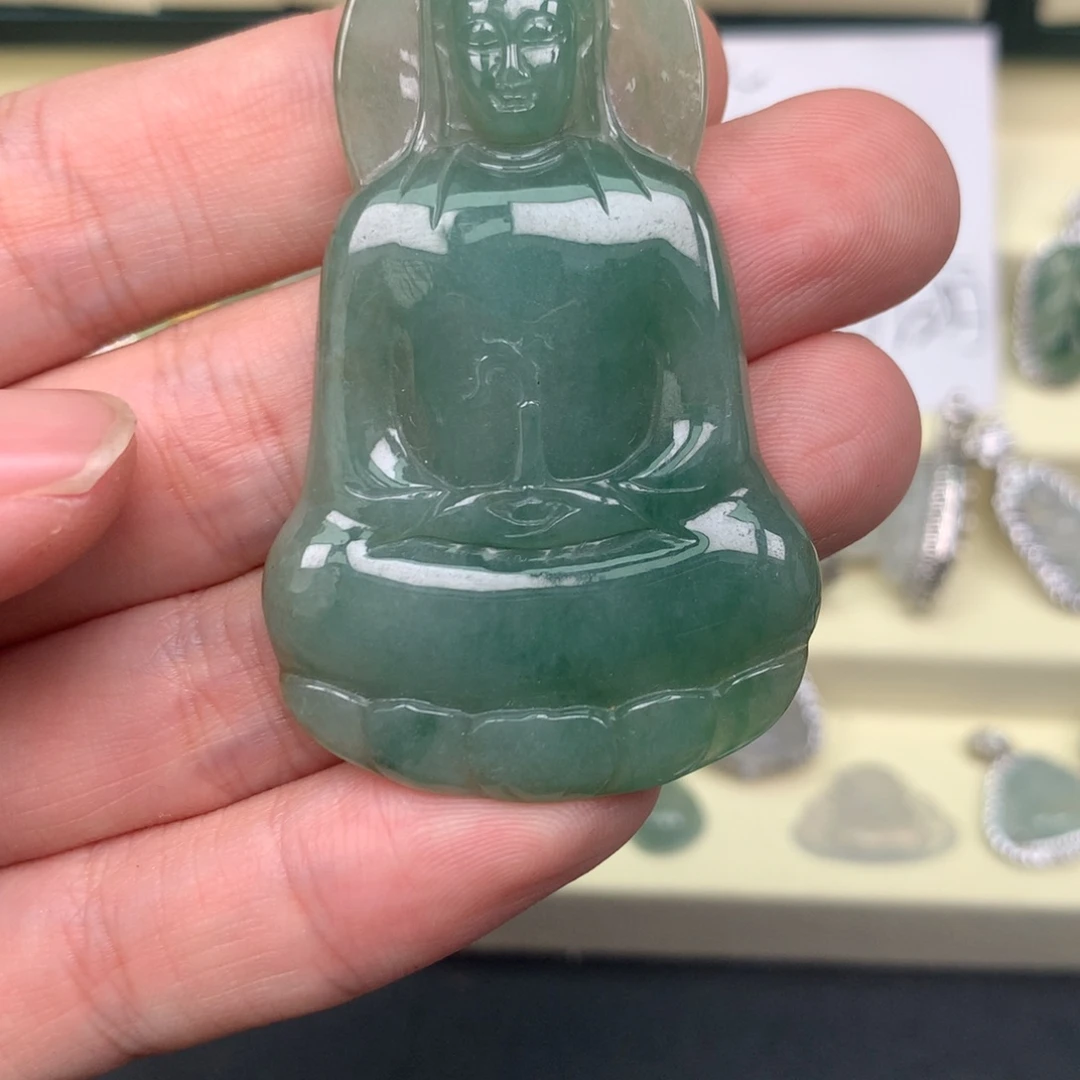 翡翠未镶嵌颈饰观音
