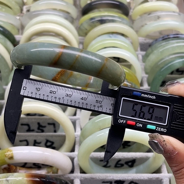 蛇纹石玉未镶嵌手镯270