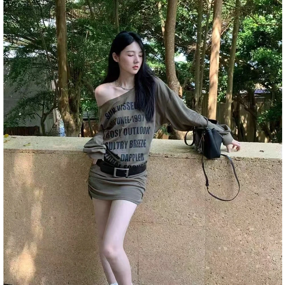 时尚韩系露肩字母印花连衣裙秋季长袖褶皱收腰显瘦包臀短裙子