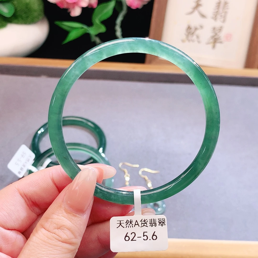未镶嵌手镯（圆镯）翡翠