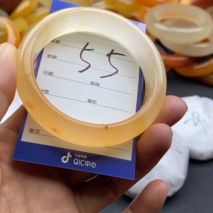 未镶嵌手镯石英质玉