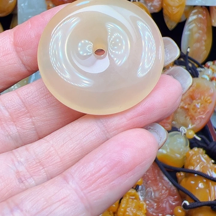 石英质玉（黄龙玉）合金颈饰