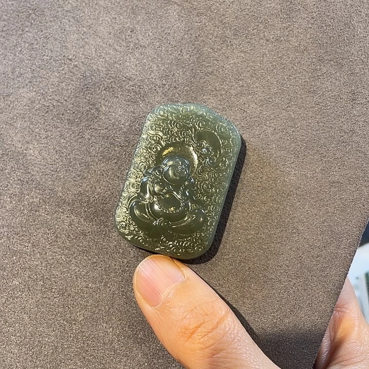和田玉未镶嵌颈饰佛公
