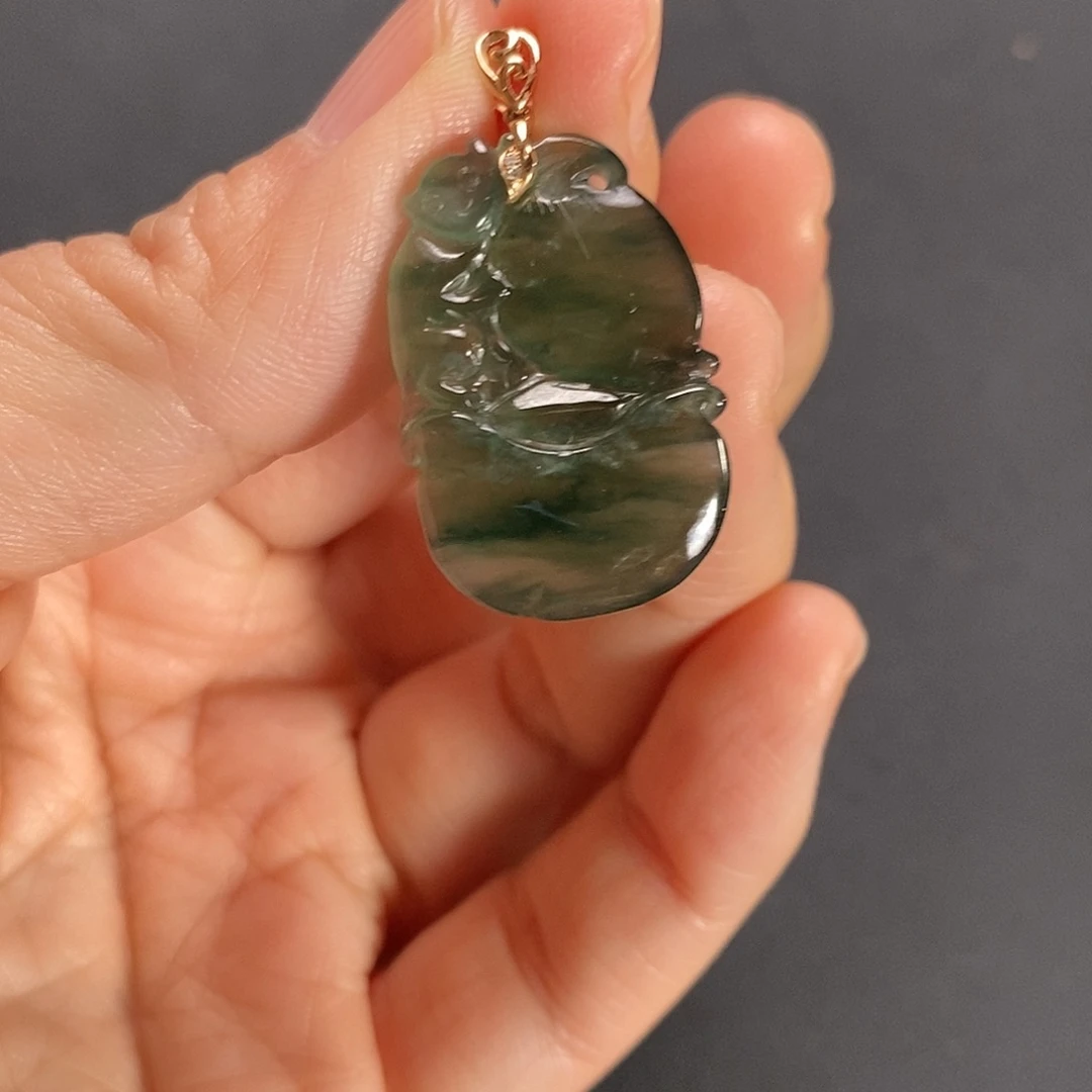 翡翠18K金镶嵌颈饰吊坠