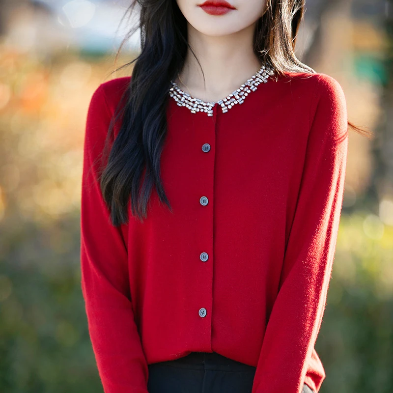 新款精纺羊毛水晶钻圆领开衫女士洋气百搭针织打底衫精致设计感