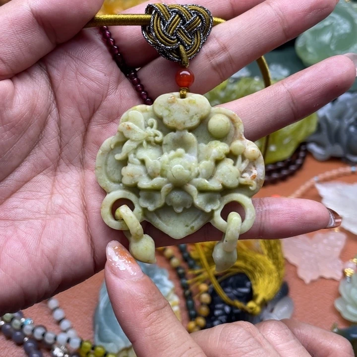 未镶嵌蛇纹石玉颈饰