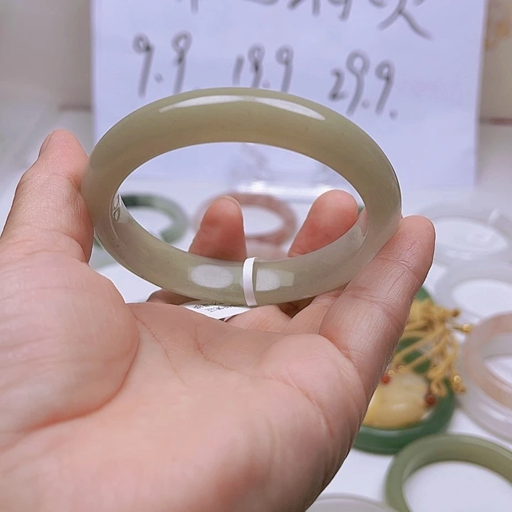 未镶嵌手镯石英质玉东陵晴水107/61