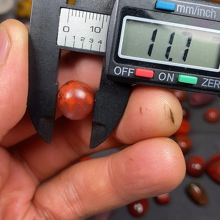 南红玛瑙未镶嵌车挂